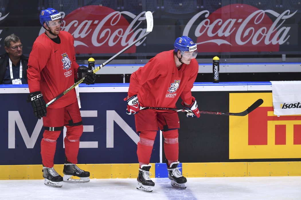 Radek Faksa a Dmitrij Jaškin na rozbruslení před semifinále Česko - Kanada