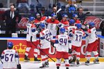 Čeští hokejisté se radují z druhého gólu do sítě Švýcarů v závěrečném zápase skupiny B