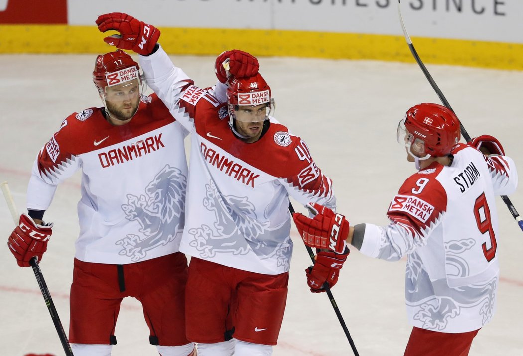 Dánští hokejisté (zleva) Nicklas Jensen, Jesper Jensen, Frederik Storm se radují z gólu