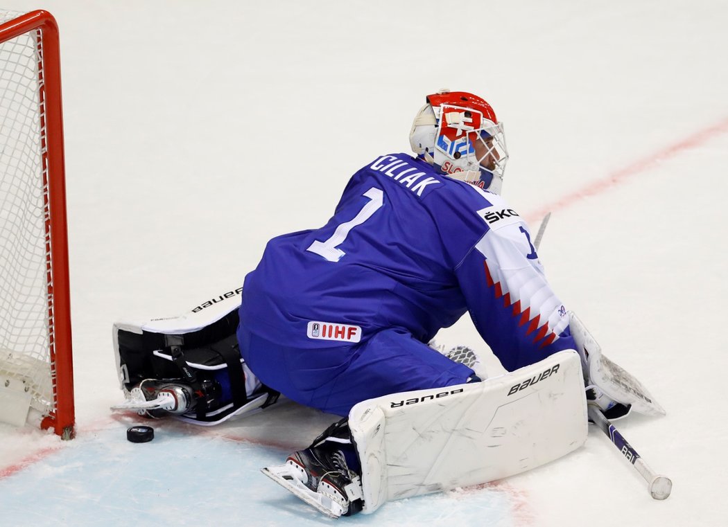 Slovenský gólman Marek Čiliak inkasoval dvě vteřiny před koncem třetí třetiny gól od Kanady na 5:6