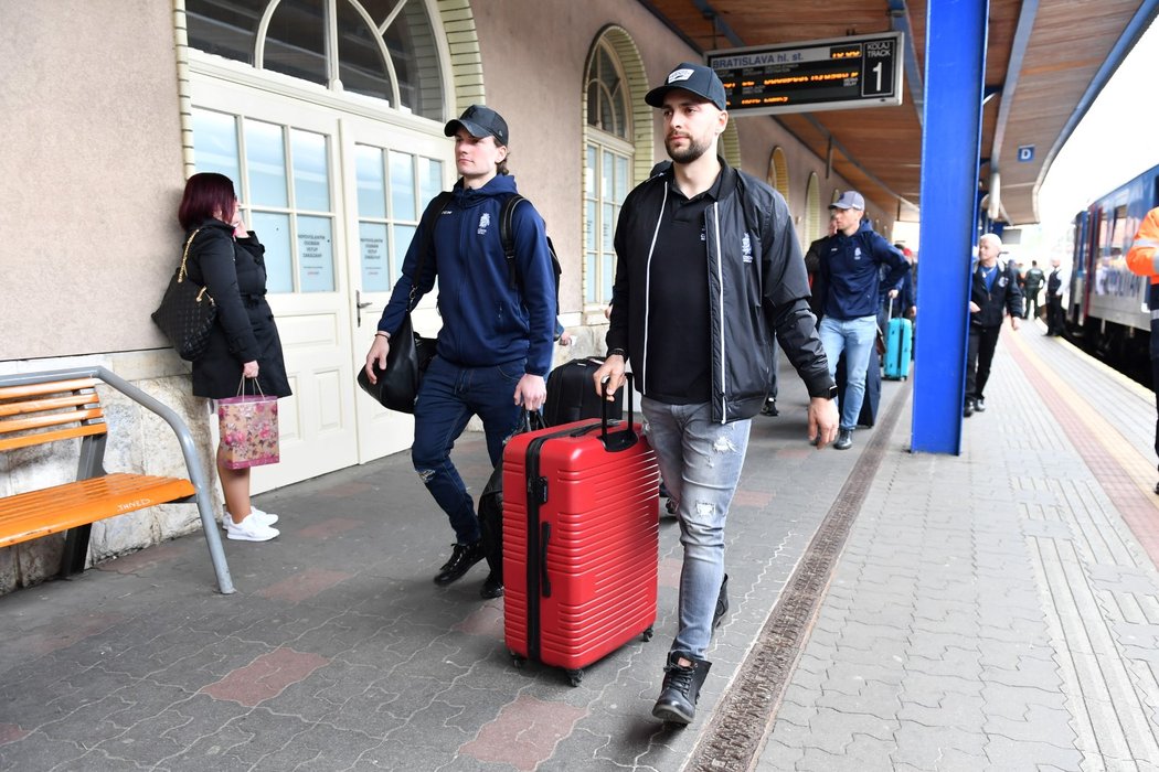 Čeští hokejisté dorazili vlakem do dějiště MS na Slovensku