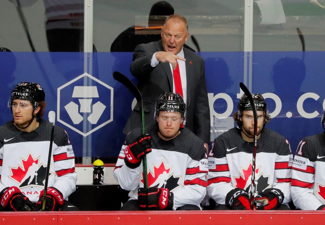 Trenér Gerard Gallant na střídačce Kanady