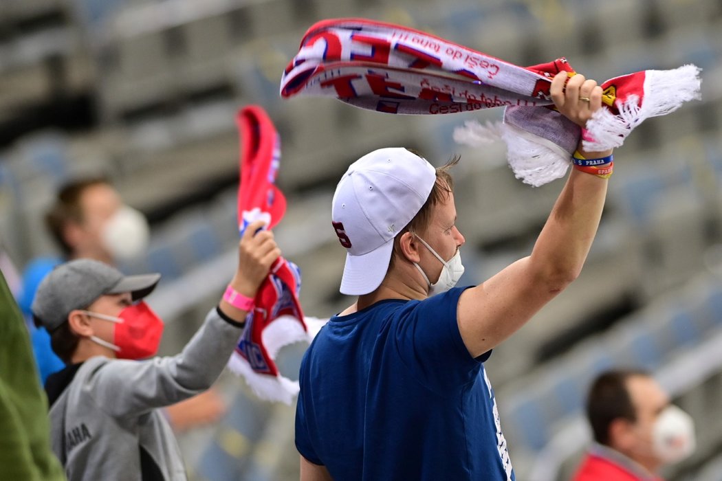 Pohled na fanoušky, jenž dorazili na zápas národního týmu při Českých hokejových hrách