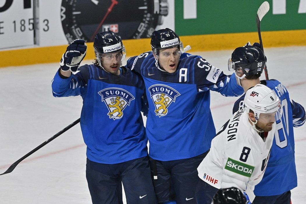 Radost hokejistů Finska z gólu