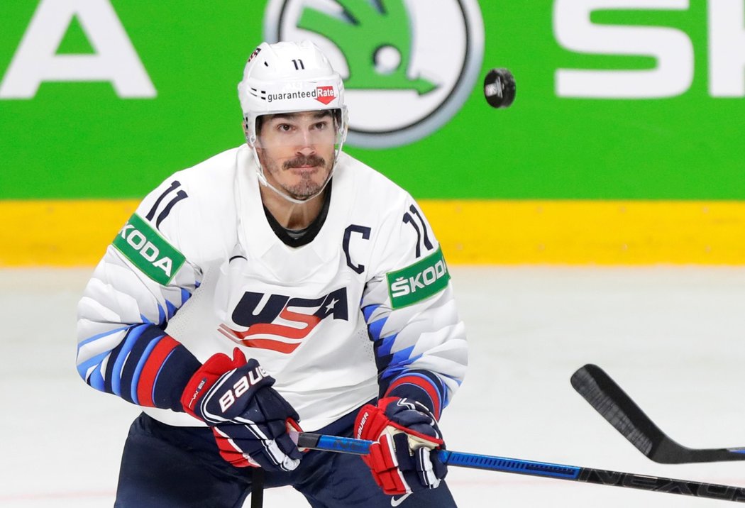 Americký útočník Brian Boyle s kapitánským &#34;céčkem&#34; na dresu