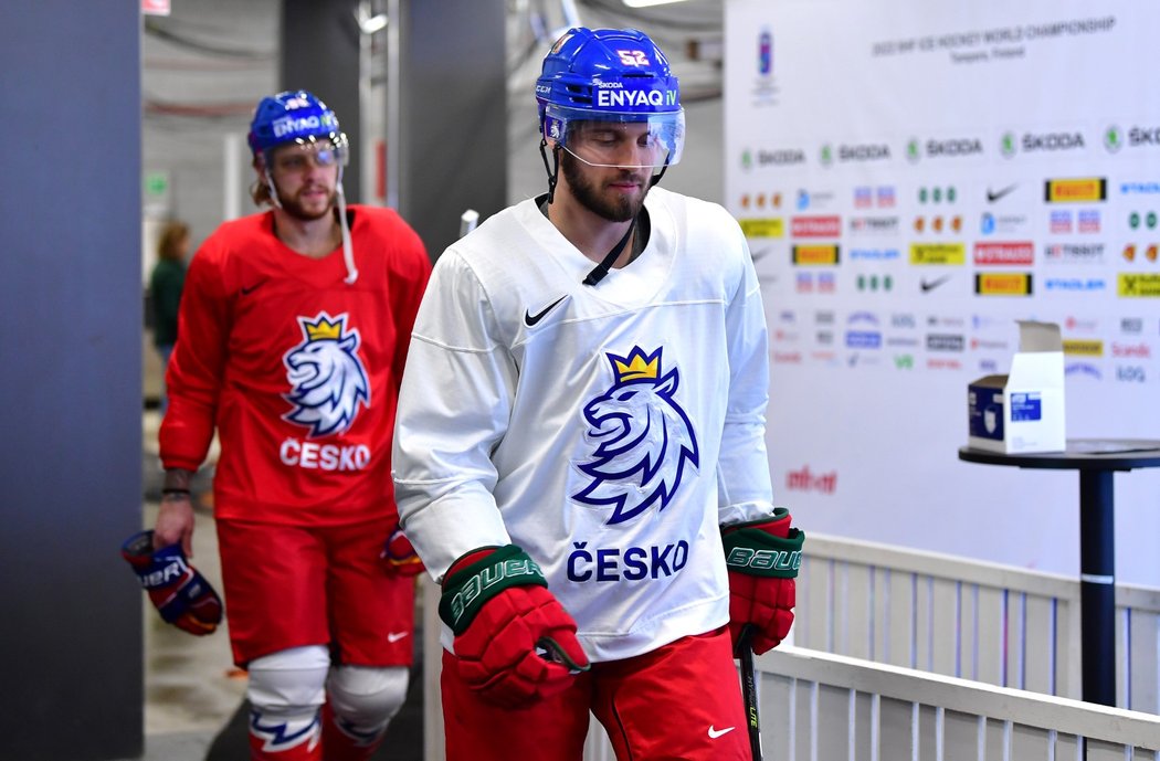 Michael Špaček a David Pastrňák v útrobách haly v Tampere