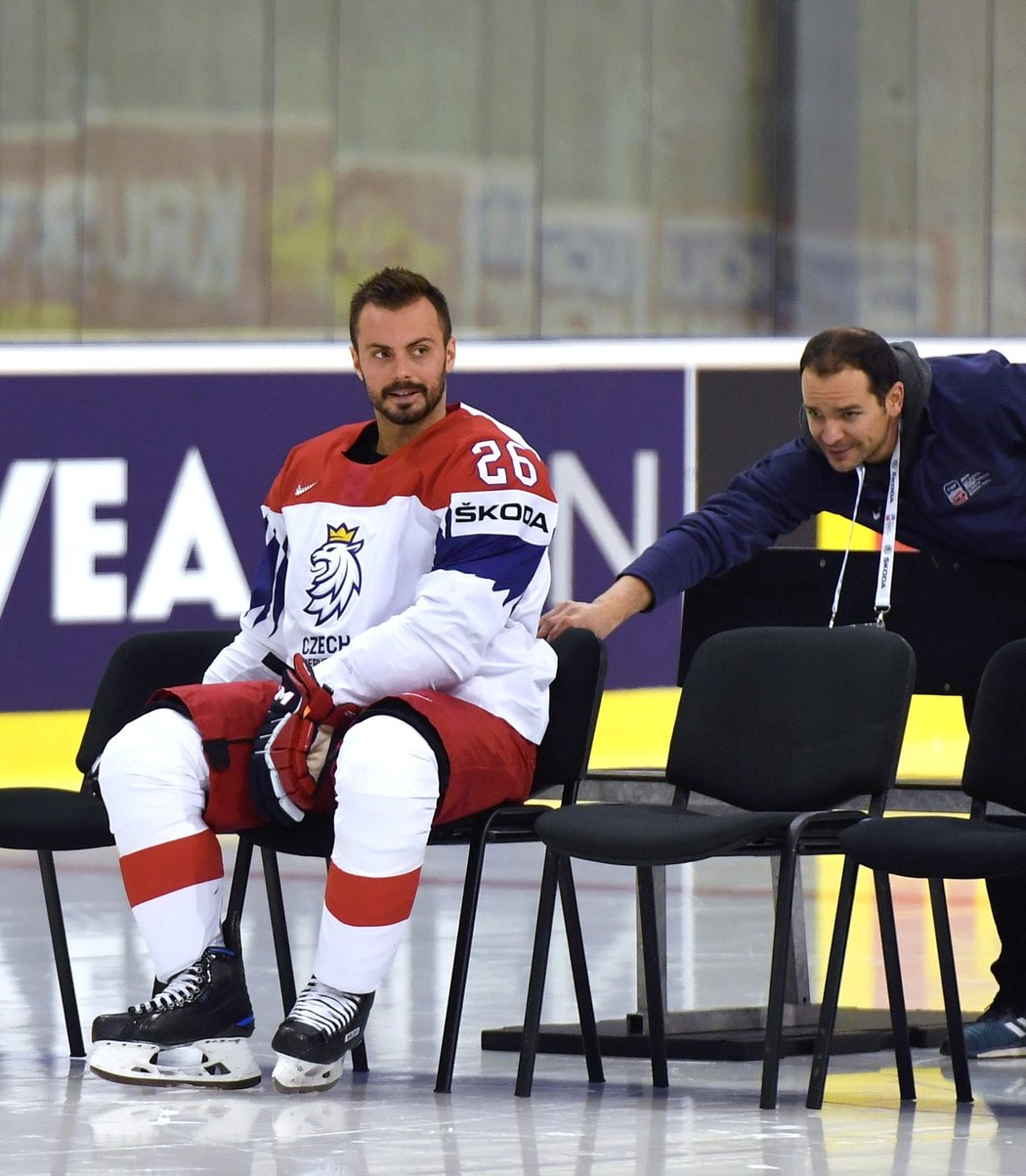 Michal Řepík před focením české hokejové reprezentace.