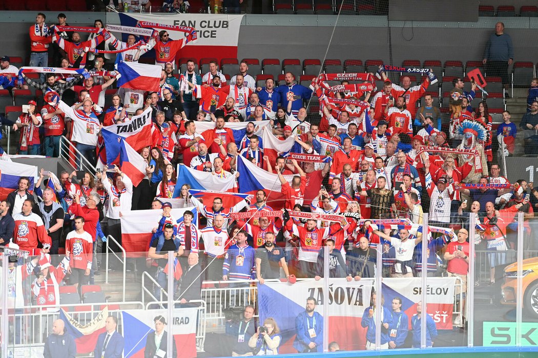 Čeští fanoušci v zápase proti Slovensku