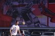 Fotbálek si v rámci rozcvičky před zápasem se Švédy zahrál i brankář Dominik Furch, který měl zůstat na lavičce