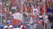 Čeští hokejisté (zleva) Jakub Jeřábek, Michal Kempný, Roman Červenka a David Pastrňák se radují před hloučkem českých fanoušků po gólu na 1:2 proti Švédsku
