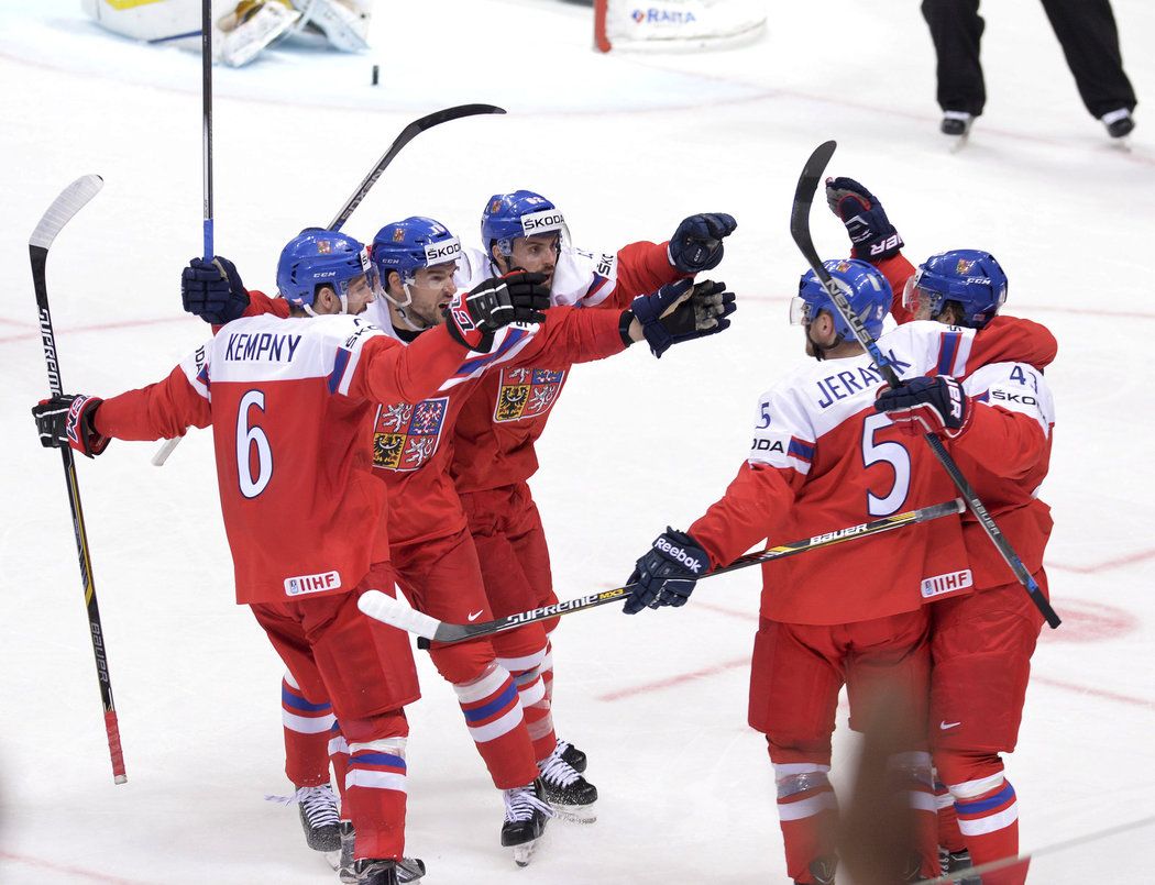 Michal Kempný, Michal Birner, Michal Řepík, Jakub Jeřábek a Jan Kovář se radují z vyrovnávacího gólu