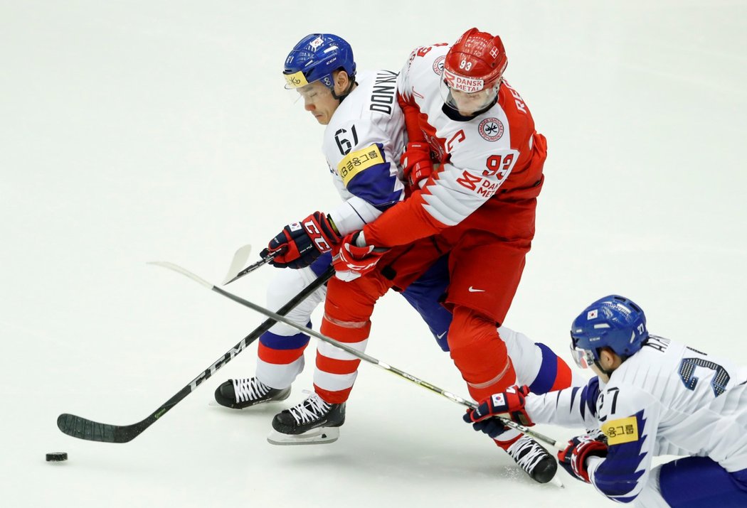 Jihokorejští hokejisté v utkání s domácím Dánskem na MS