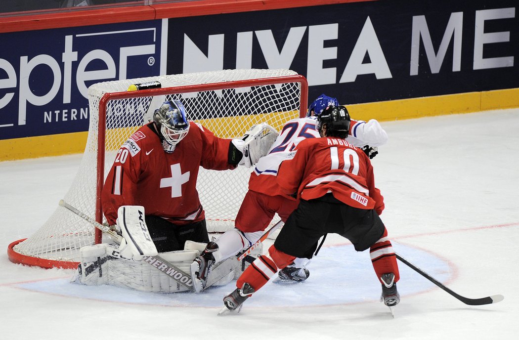 Jiří Hudler vyrovnává na 2:2 proti Švýcarům