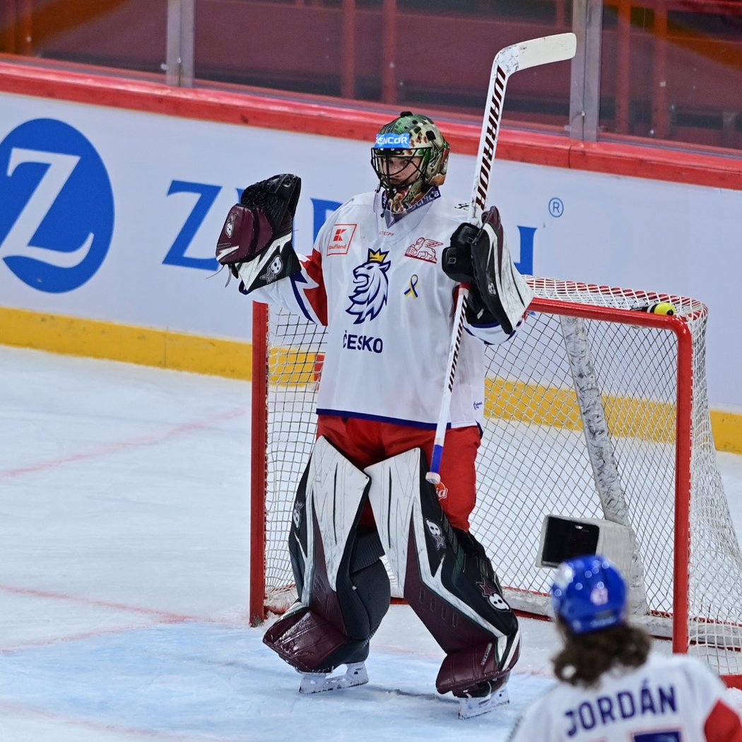 Český gólman Karel Vejmelka slaví premiérové čisté konto v reprezentačních barvách