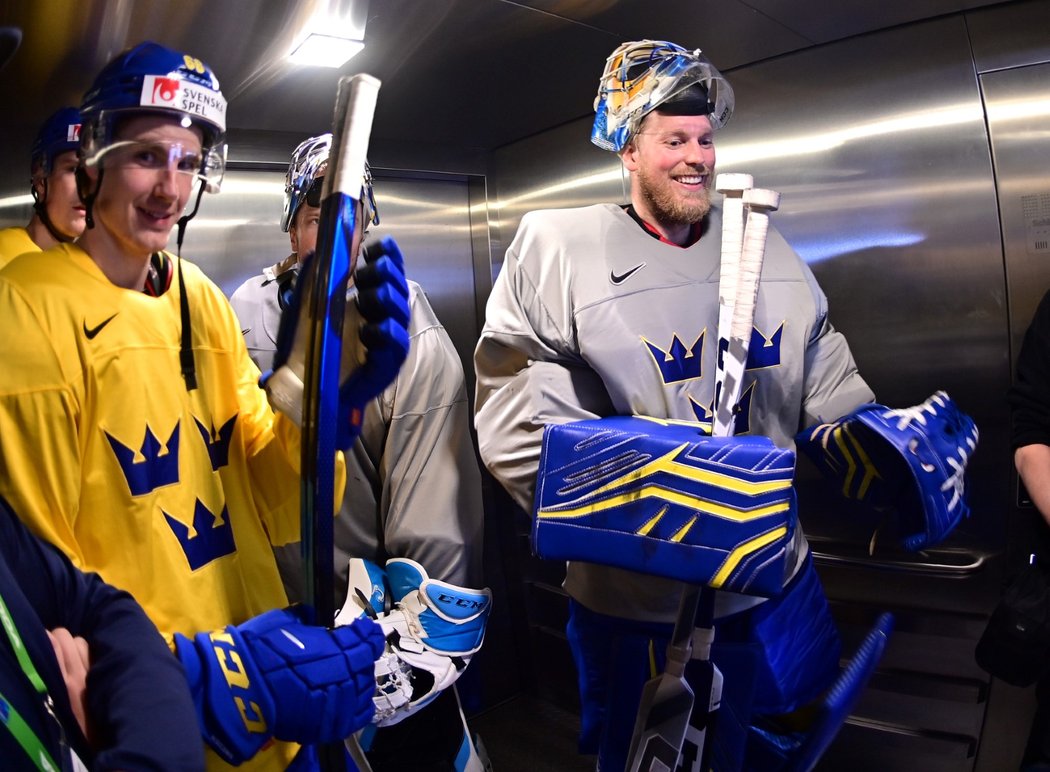 Švédští hokejisté musí jet na trénink v Nokia Areně výtahem