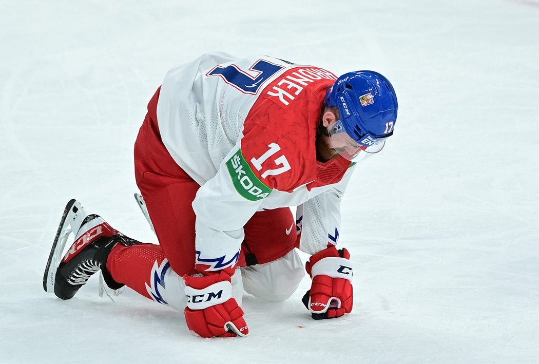 Obránce Filip Hronek se představil i na bronzovém mistrovství světa, kde jeho forma však tak oslnivá nebyla