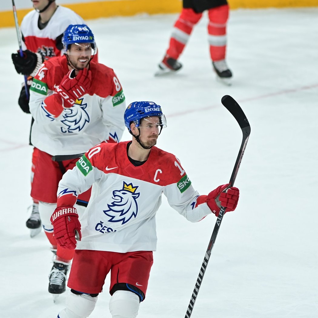 Kapitán hokejové reprezentace Roman Červenka se raduje z gólu