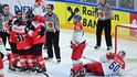 Rakouští hokejisté se radují po vyrovnávacím gólu