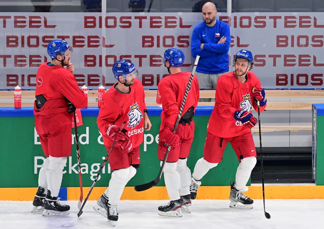 Čeští hokejisté na tréninku před zápasem s Lotyšskem