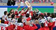 Čeští hokejisté oslavují zisk bronzových medailí na šampionátu ve Finsku
