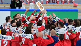 Čeští hokejisté oslavují zisk bronzových medailí na MS v hokeji ve Finsku 2022
