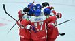 Čeští hokejisté se radují ze vstřelené branky