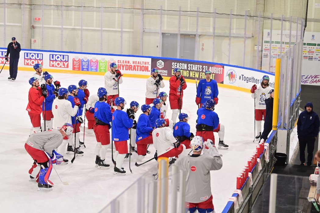 Čeští hokejisté se chystají na duel s Kanadou