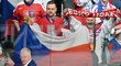 Trenér hokejové reprezentace Kari Jalonen po vítězství nad Kazachstánem pozdravil nadšené fanoušky