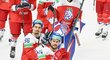 Čeští hokejisté děkují svým fanouškům, kteří je podporovali při výhře nad Slovinskem