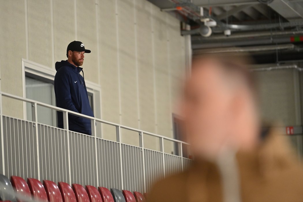 Trénink hokejistů sleduje i GM Martin Havlát
