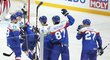 Slovenští hokejisté slaví gól Petera Cehlárika v utkání proti Kanadě