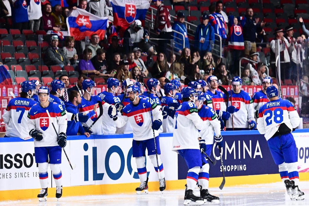 Slovenští hokejisté se radují z gólu