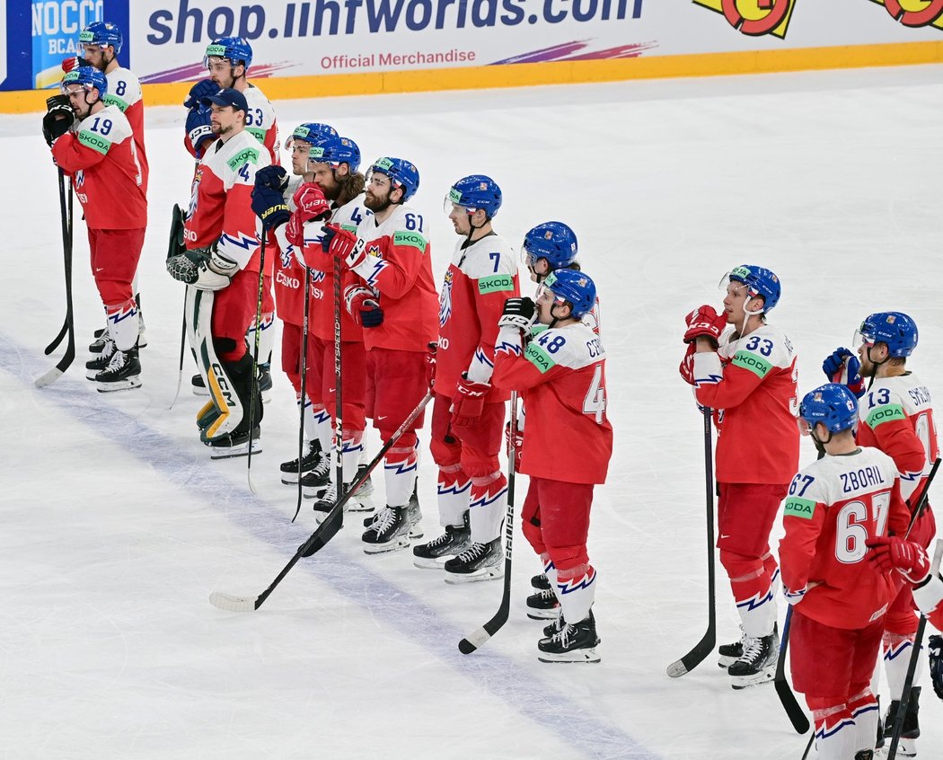 Čeští hokejisté smutní po vyřazení ve čtvrtfinále mistrovství světa