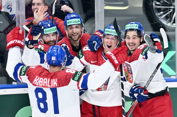 Čeští hokejisté se radují z gólu, který ale zrušila trenérská výzva finské lavičky Čeští hokejisté se radují z gólu, který ale zrušila trenérská výzva finské lavičky