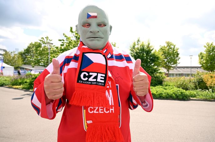V Herningu si zápasy českých hokejistů nenechává ujít ani legendární fanoušek Fantomas V Herningu si zápasy českých hokejistů nenechává ujít ani legendární fanoušek Fantomas