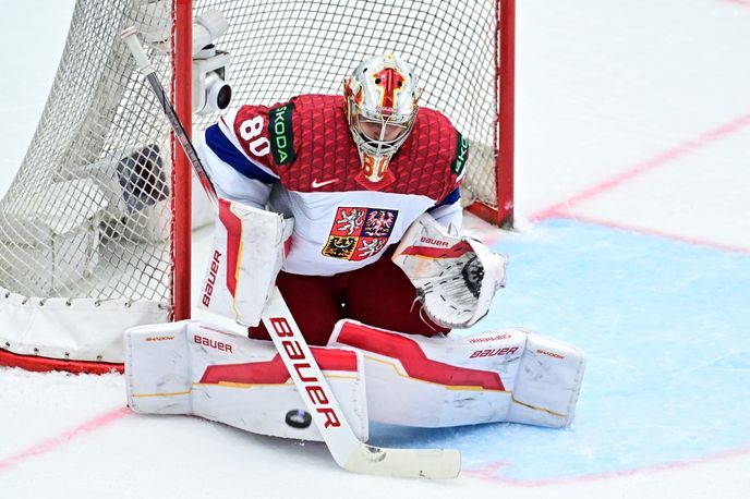 Český gólman Daniel Vladař zasahuje Český gólman Daniel Vladař zasahuje