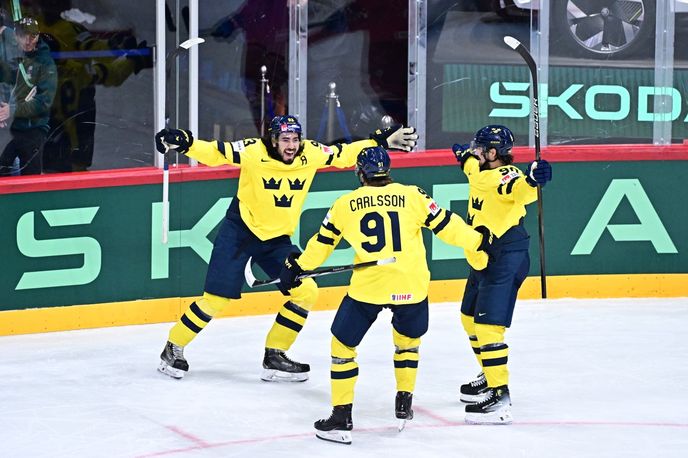 Švédští hokejisté se radují dalšího gólu proti Česku Švédští hokejisté se radují dalšího gólu proti Česku