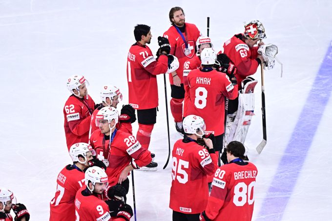 Hokej ONLINE: Švýcaři hrají s Francií, USA vyzývají Lotyše. Německo - Dánsko Hokej ONLINE: Švýcaři hrají s Francií, USA vyzývají Lotyše. Německo - Dánsko