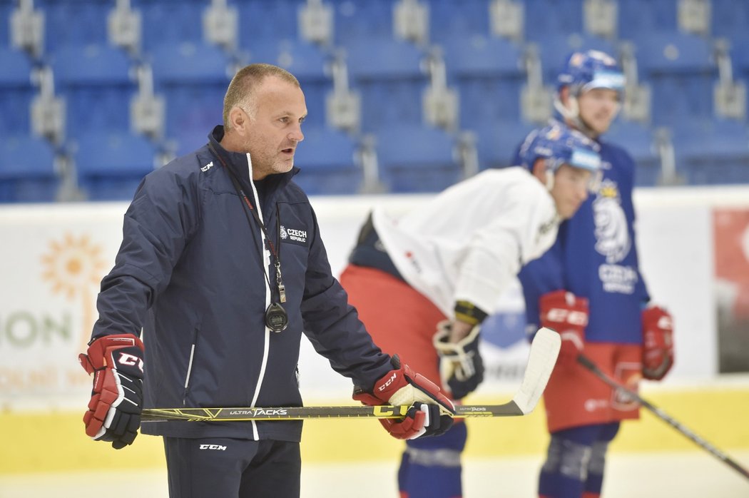 Nový asistent Robert Reichel měl na první tréninku reprezentace v nové sezoně na starosti útočníky