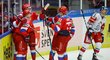 Ruští hokejisté se radují z gólu ve třetí třetině utkání proti Česku