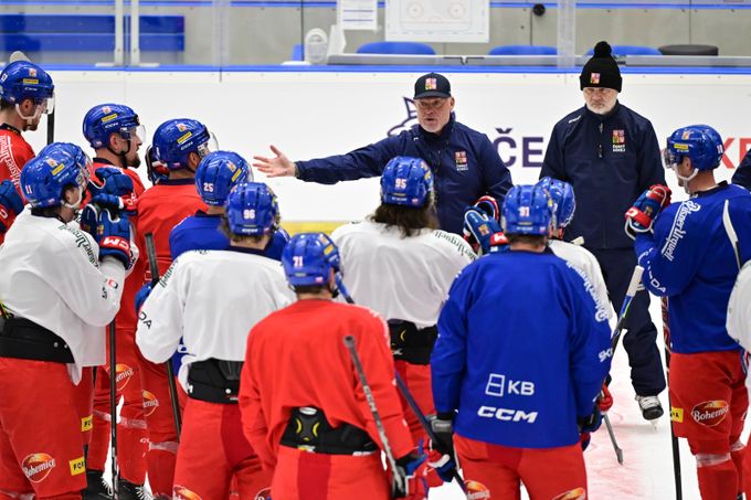 Důležitá debata před MS: koho vzít z finalistů. Kalous ocenil Červenku, jak je na tom Sedlák? Důležitá debata před MS: koho vzít z finalistů. Kalous ocenil Červenku, jak je na tom Sedlák?