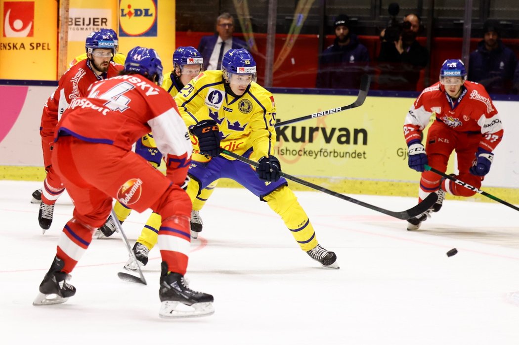 Pontus Holmberg využil chybu v české rozehrávce a otevřel skóre