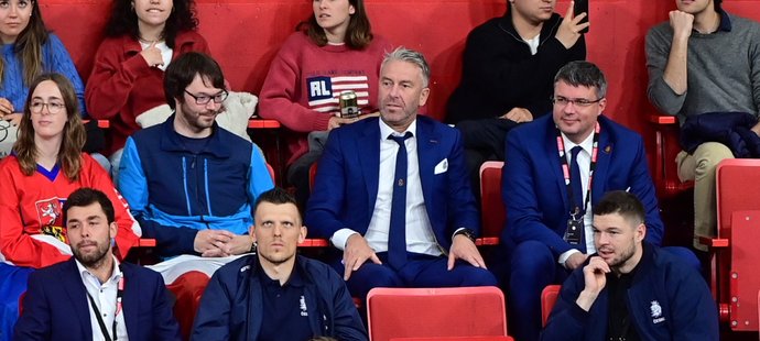 Dominik Simon, Radim Šimek a Tomáš Hertl sledovali zápas proti Švédsku z tribuny