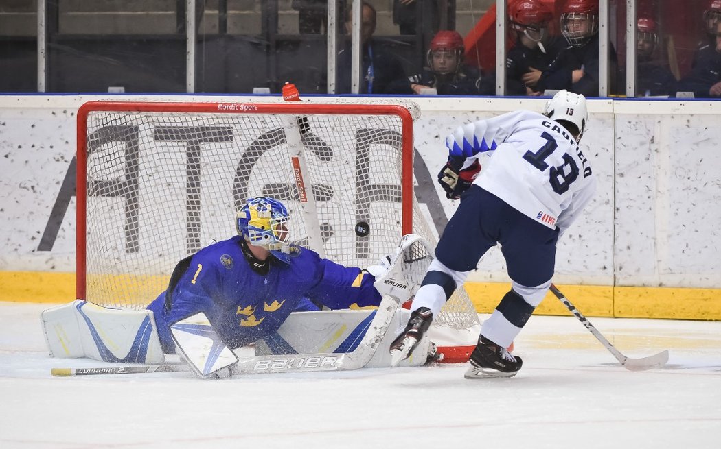 V úvodním duelu šampionátu proti domácím Švédům nasázel Cole Caufield hattrick