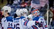 Američtí hokejisté do 20 let se radují ze čtvrtfinálové výhry nad Českem 3:1, v boji o finále se střetnou s Rusy