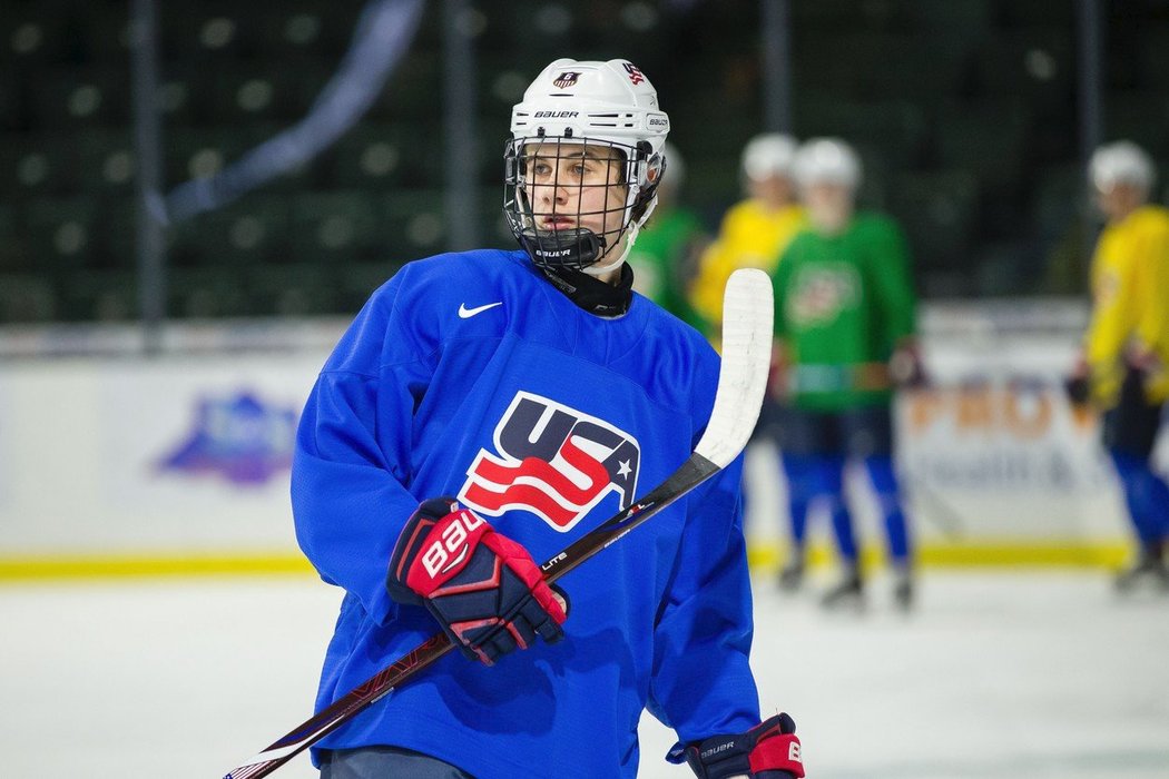 Teprve 17letý americký útočník Jack Hughes je považován za další generační talent, v červnu by se měl stát jedničkou draftu NHL