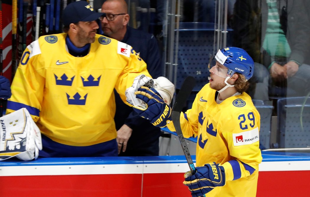 Švédská brankářská hvězda Henrik Lundqvist dostal pro utkání proti Norsku volno, v brance se ukázal Jacob Markström