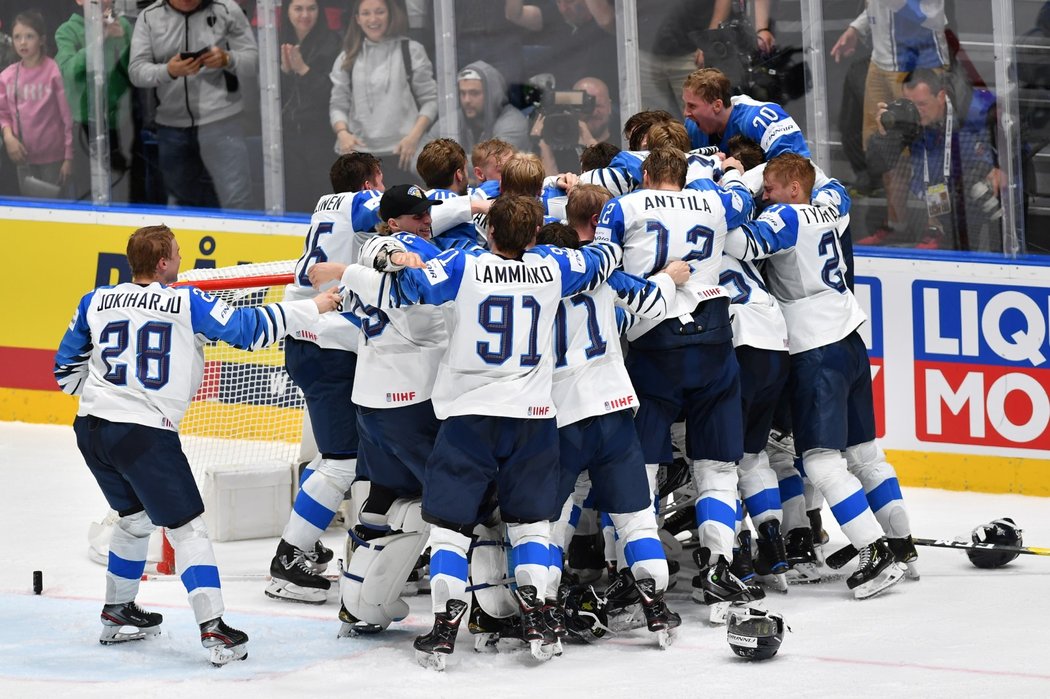 Finští hokejisté ovládli světový šampionát na Slovensku a po osmi letech se vrací na světový trůn