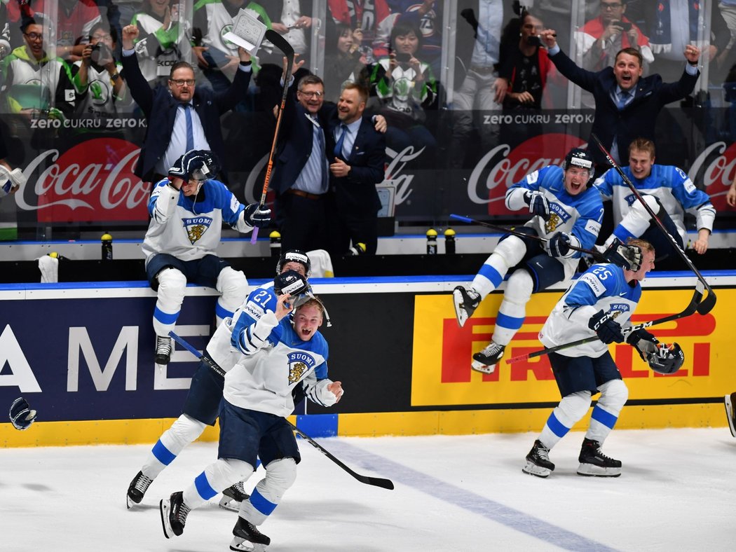 Finové překvapili celý hokejový svět, s téměř výhradně evropským kádrem ovládli světový šampionát na Slovensku