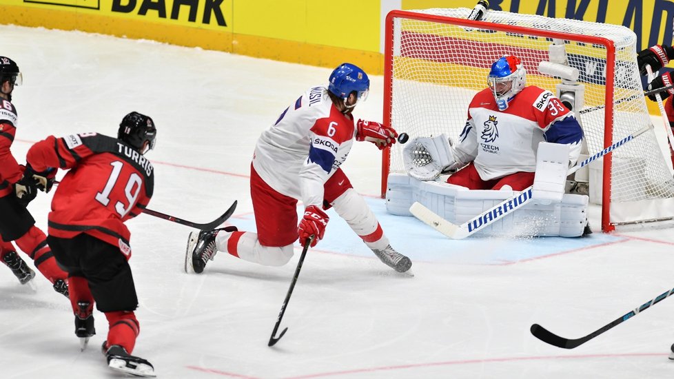 Kanadský kapitán Kyle Turris se stal prvním hráčem, který na světovém šampionátu v Bratislavě dokázal překonat Pavla Francouze